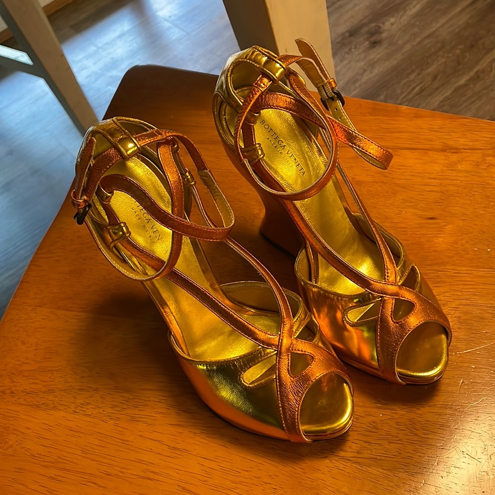 Women’s Bottega Veneta metallic wedges size 37